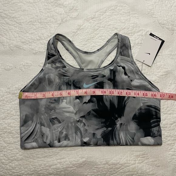 XXL Nike Swoosh Sports bra - Picture 3 of 4